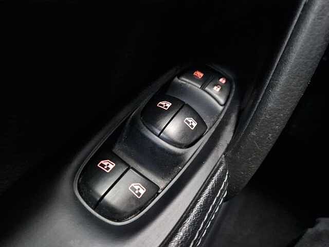 Nissan Qashqai berlina con port&oacute;n 1.3 DIG-T N-CONNECTA 103KW 140 5P