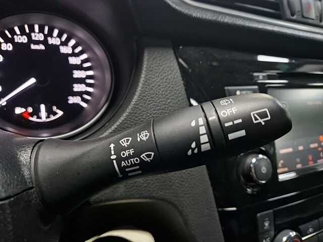 Nissan Qashqai berlina con port&oacute;n 1.3 DIG-T N-CONNECTA 103KW 140 5P