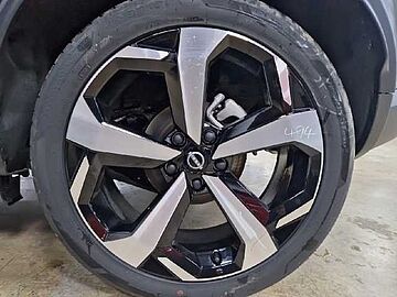 Nissan Juke TODOTERRENO 1.6 HYBRID HEV TEKNA AUTOMATICO 143CV 5P Skyline Grey + Midnight Black