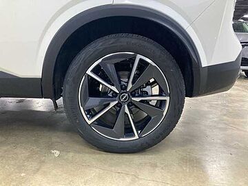 Nissan Qashqai TODOTERRENO 1.3 DIG-T MHEV TEKNA 140CV 5P Lunar White