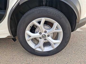 Nissan Juke 5P 1.0 DIG-T 114 V E6D-F 6 M/T ACENTA Sapporo White