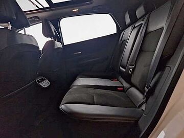 Nissan Nissan Ariya 5p 87kWh e-4ORCE Evolve Fuji White + Black